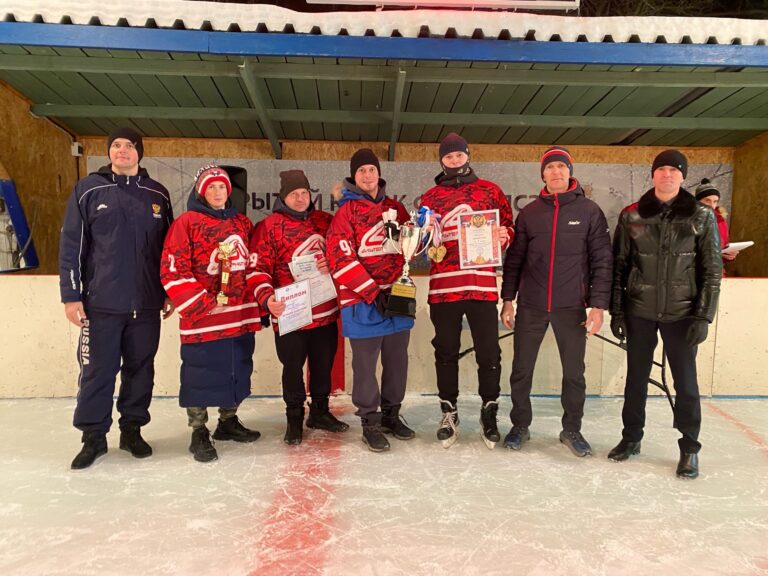 Команда «Альтернатива» взяла кубок по итогам городского чемпионата по хоккею с шайбой