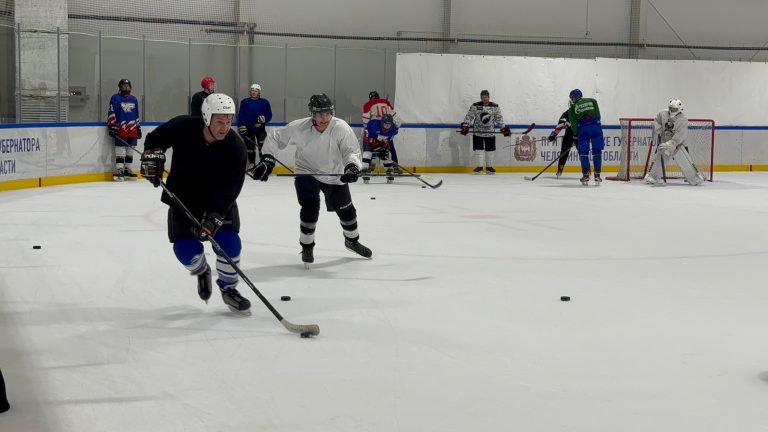 Хоккеисты Трехгорного получили возможность бесплатно тренироваться на искусственном льду