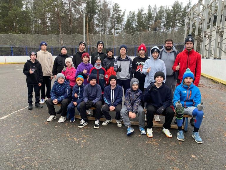 В Трехгорный приехал детский тренер по хоккею