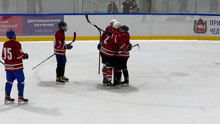 «Альтернатива» обыграла «Сатку» на домашнем льду