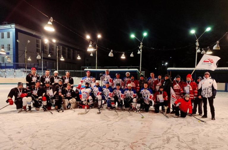 «Альтернатива» стала победителем первенства города по хоккею с шайбой среди любительских команд